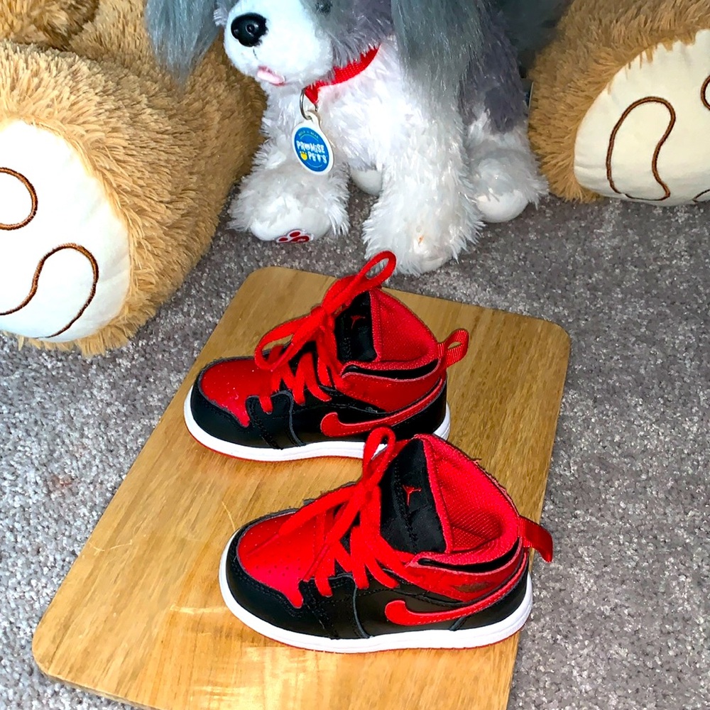 Red Black Jordan's 6c